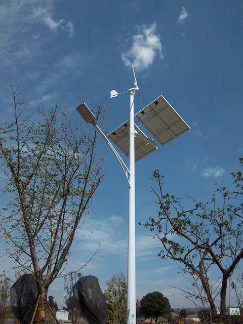 Combined Wind and Sun Solar Power Hybrid LED Street Lighting