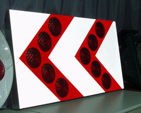 TQ-T039-AS  LED Solar Single Arrow Flash Warning Light  