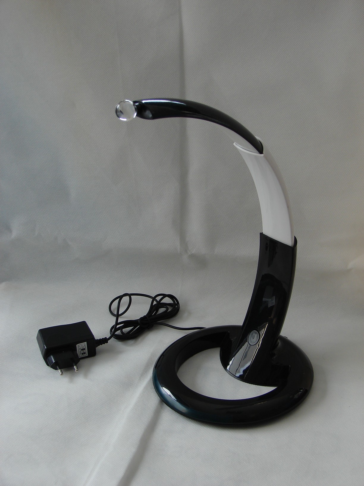 TQ-HC138  LED Table Lamp Light 5W Switchable Between Reading lighting and Nightlighting Mode